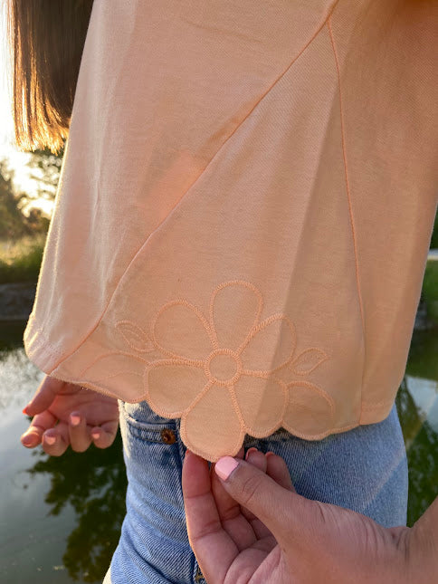T-shirt Com Flor Bordada