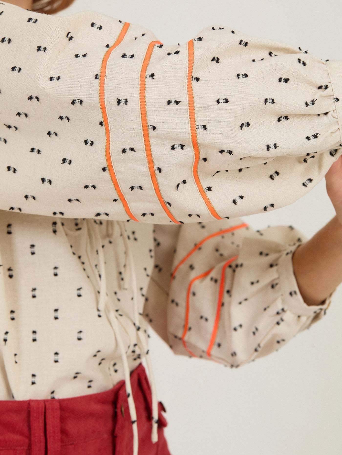 Blusa Plumetis Com Fitas