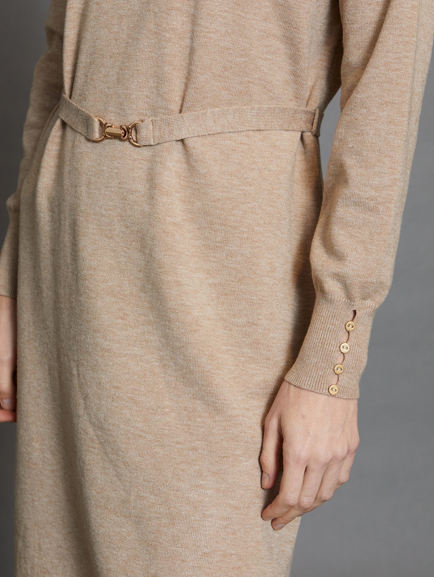 Vestido midi con botones