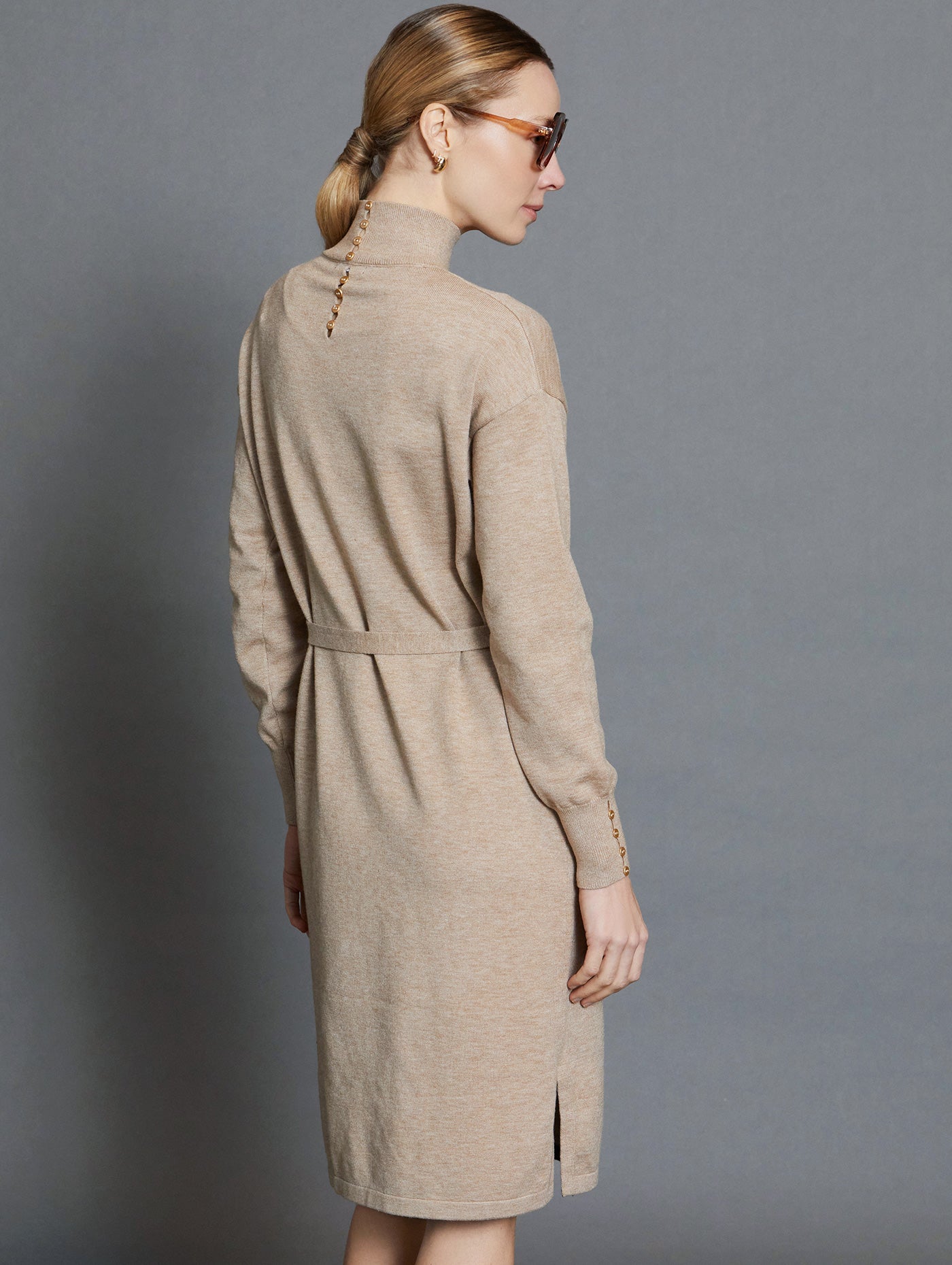 Vestido midi con botones